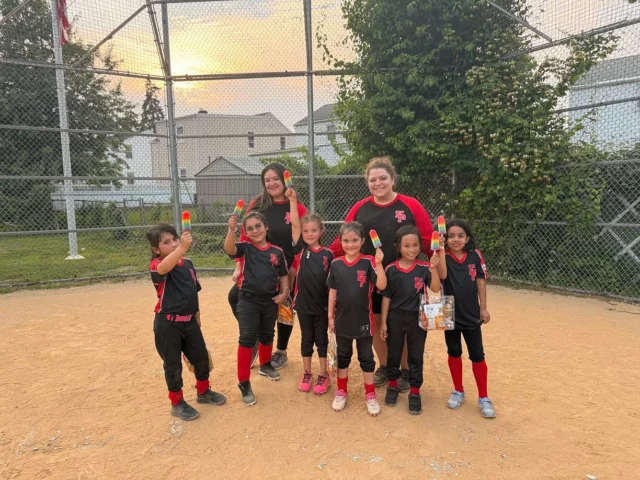 Colors United Painting game today!

Softball, sunshine, and ice pops — the perfect recipe to beat the heat! 

🥎🥎🥎